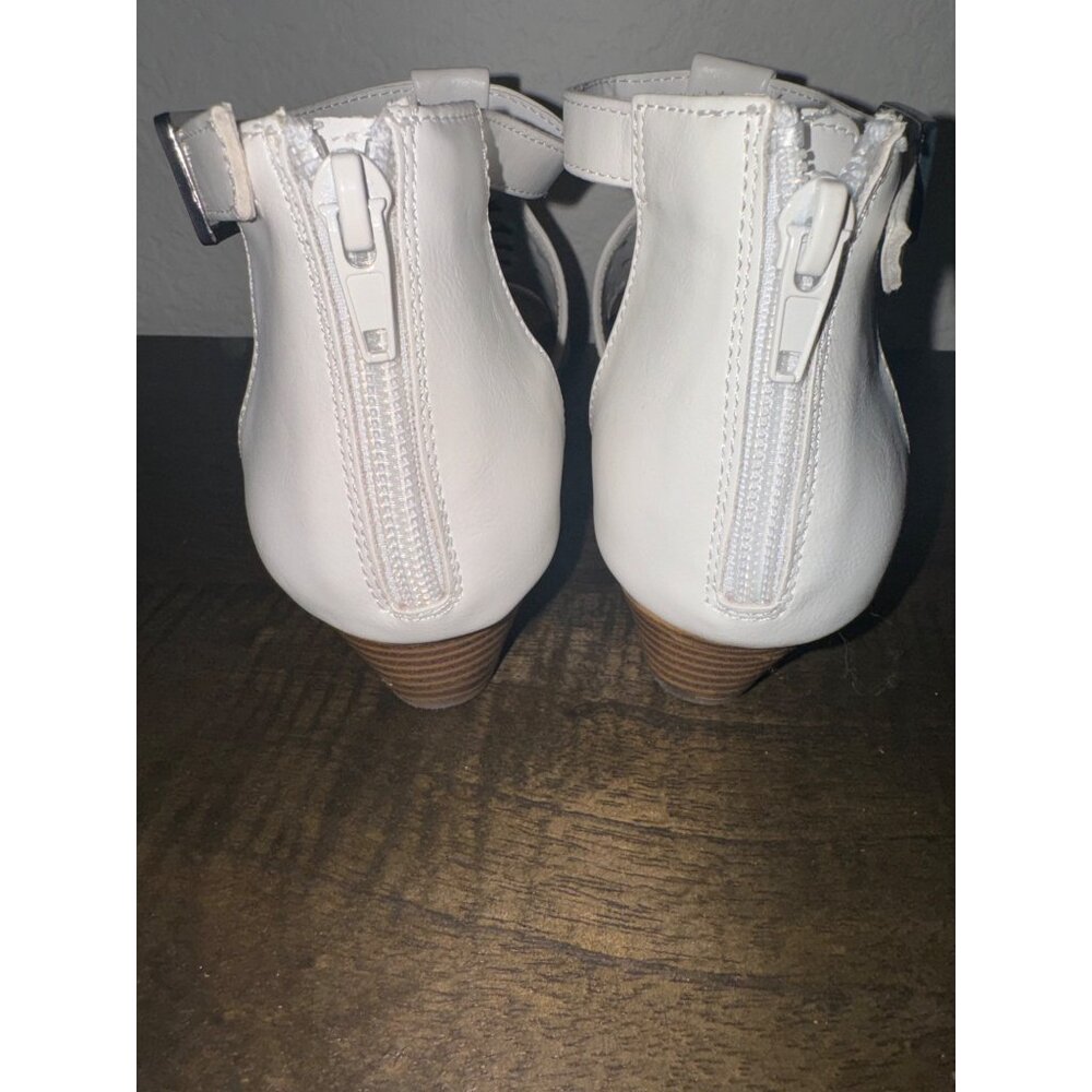 Women St John's Bay White Noreen Flex Form Gladiator Sandals - Size 6.5 - Picture 5 of 6